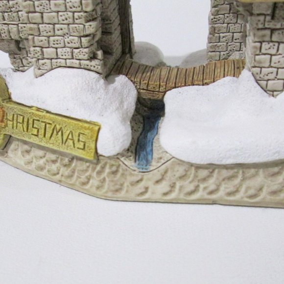 David Winter Oliver Twist Collection Fagins Hideout House 2003 Has Flaws - Picture 7 of 12